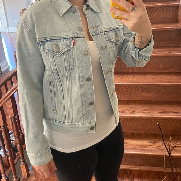 NWOT Levi’s washed denim jean jacket - Picture 4 of 6